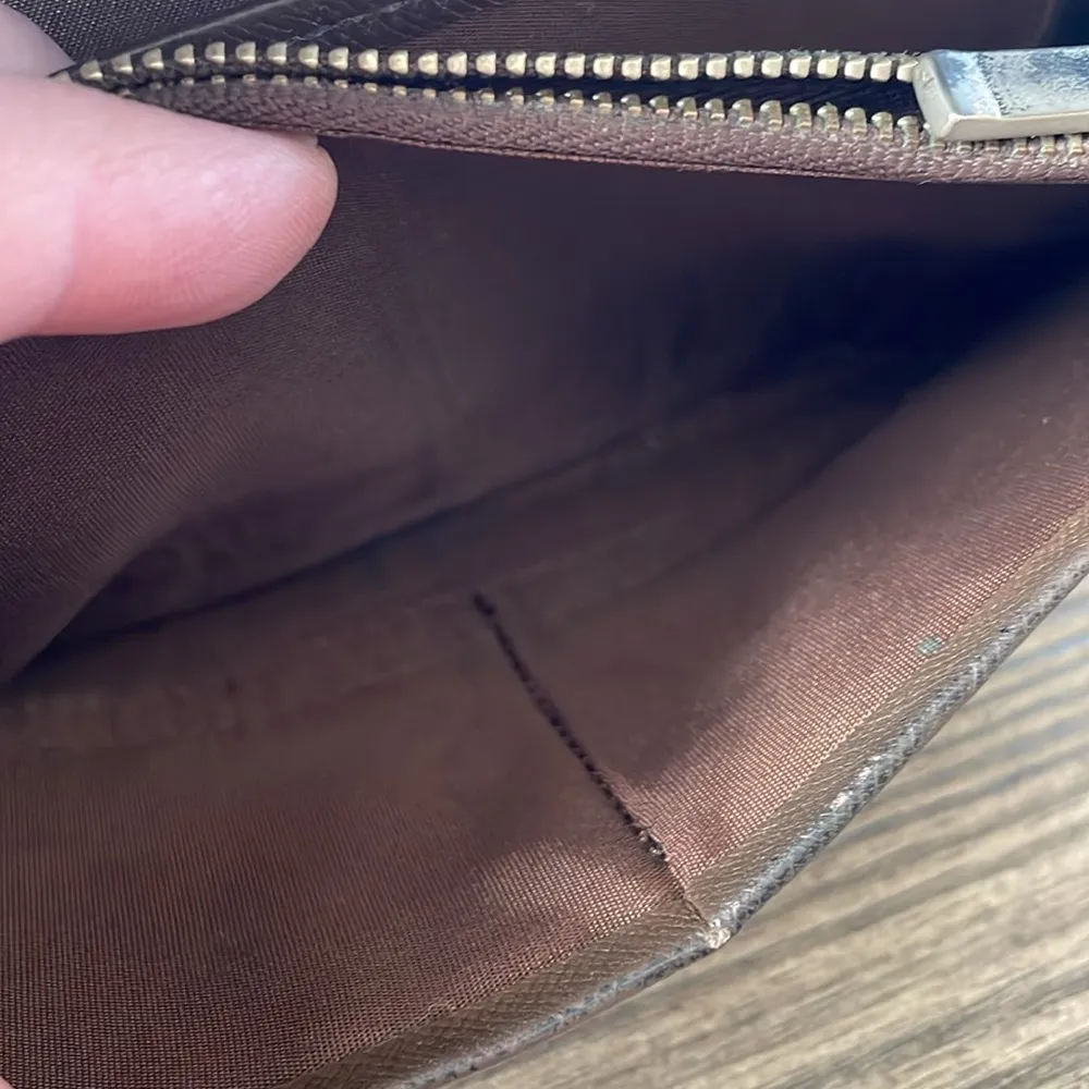 Burberry House Check Continental Wallet - Image 12