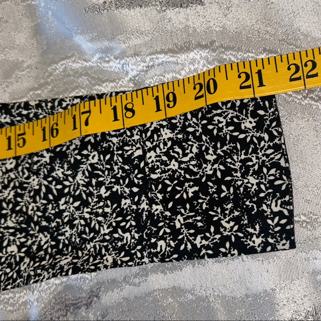 Molly Bracken Black and White Floral Top - Image 6