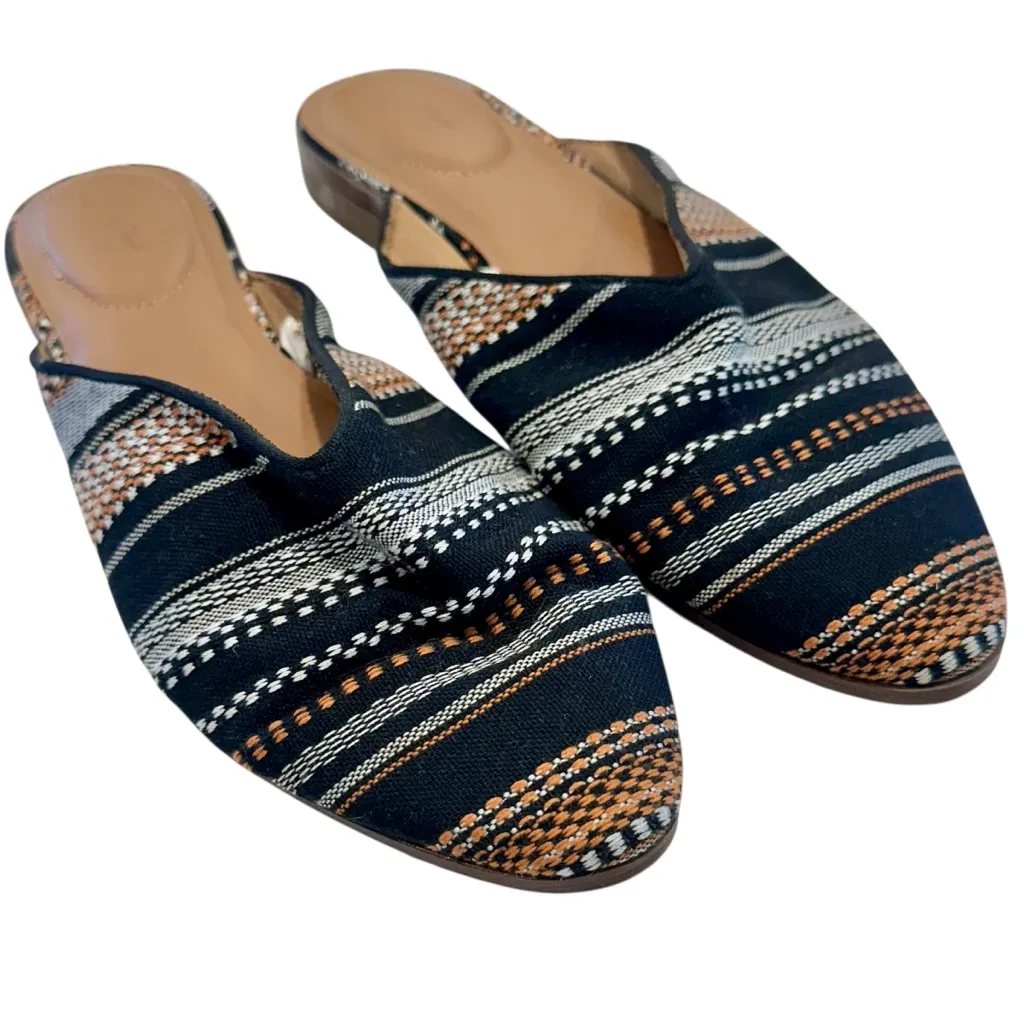 Universal Thread Black Woven Lana
Pointed Toe Mules - Size: 9 - Image 9