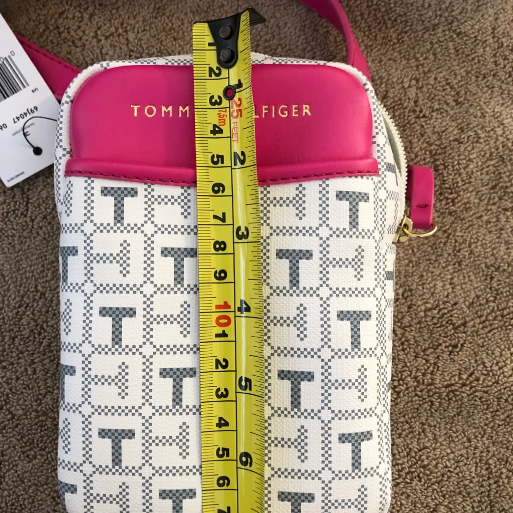 Tommy Hilfiger crossbody purse. 5”x7”. New with tags. - Image 5