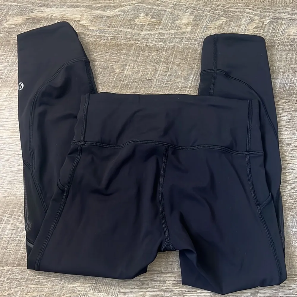 Lululemon Athletica Black Capri Leggings Size 2 - Image 4
