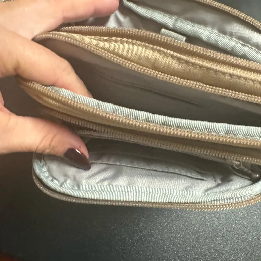 Baggallini Khaki Messenger Bag - Image 2