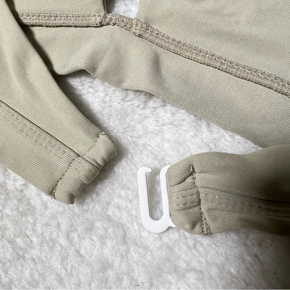 Hackwith Design House HDH Beige Twist Bikini Top Size M - Image 7