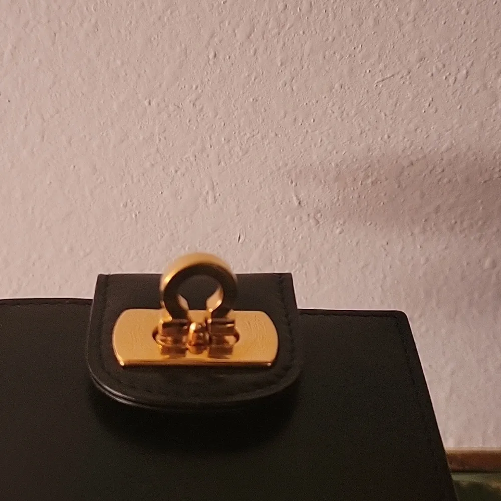 Salvatore Ferragamo Wallet - Image 3