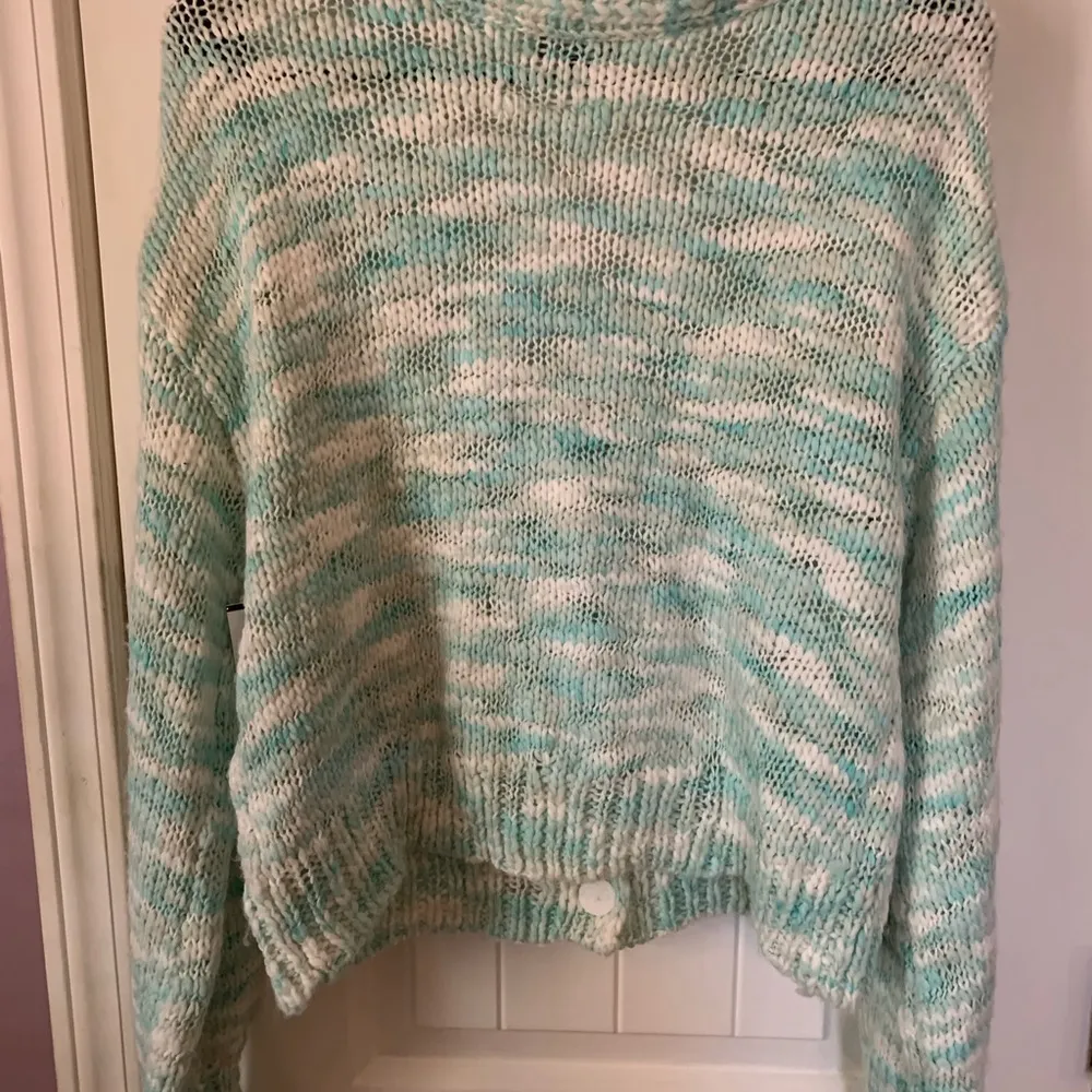 NWT Women's Button-Front Cropped
Cardigan - Wild Fable Mint Green... Sz Xs - Image 4