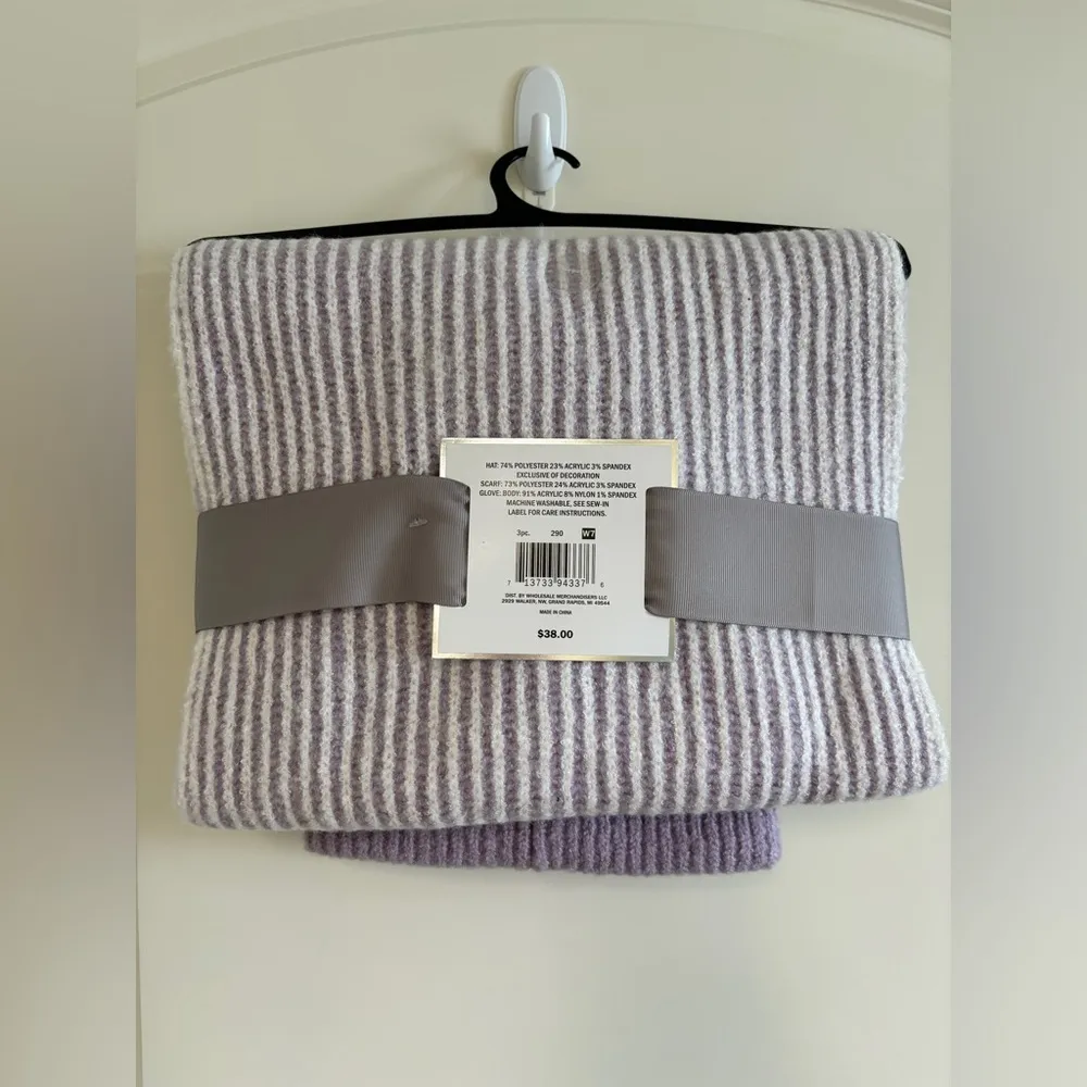 Falls Creek 3 piece set Hat - Scarf - Gloves Color Cream & Light Purple - Image 2