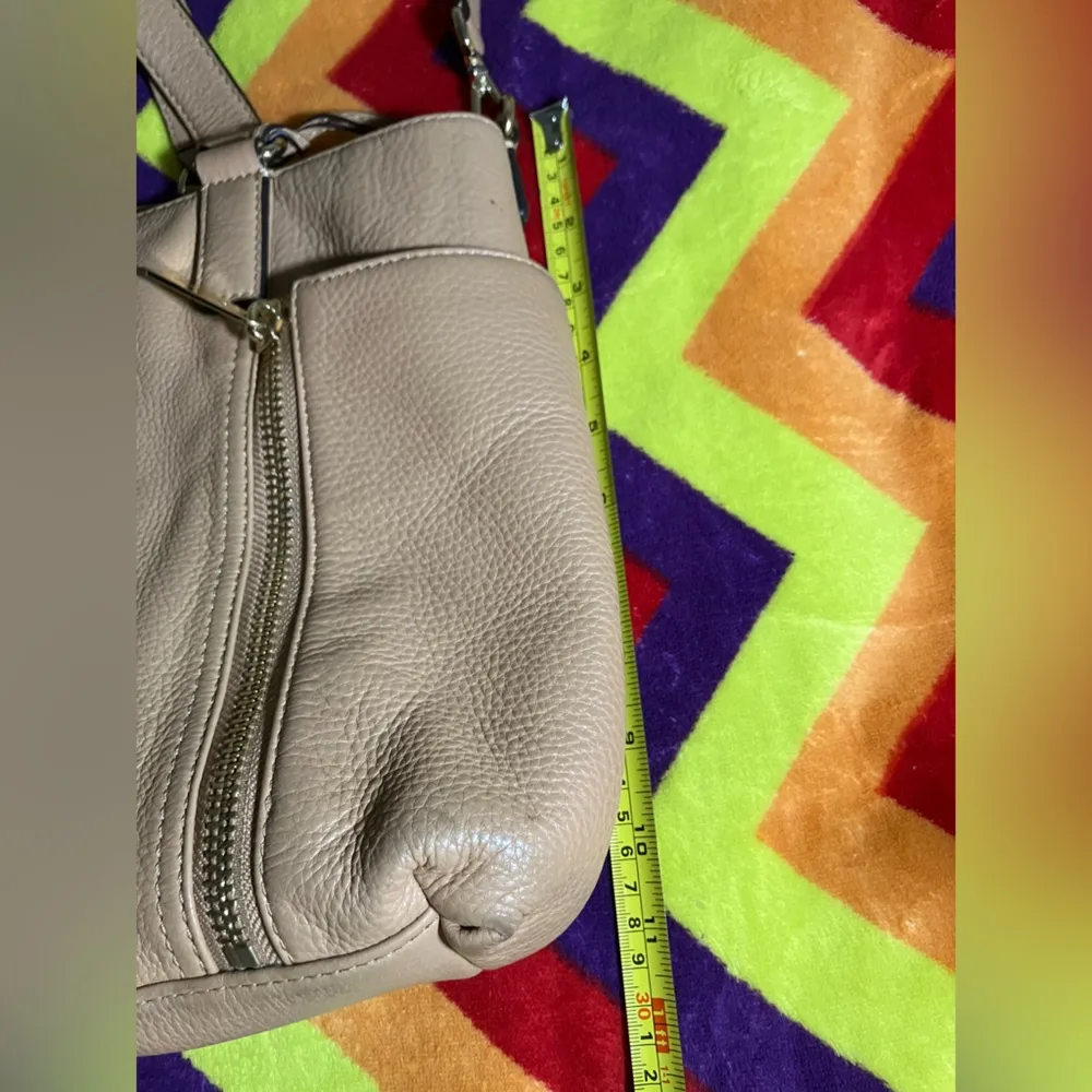 Tan Michael Kors leather tote purse GREAT CONDITON - Image 6