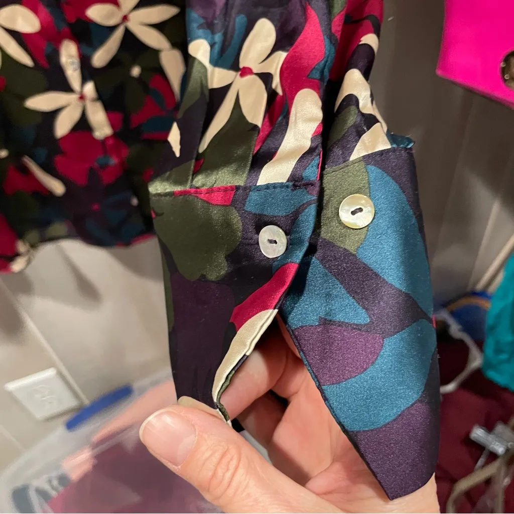 Beautiful silky olive plum plumeria floral button front blouse Haver & Blair Green Size M - Image 9