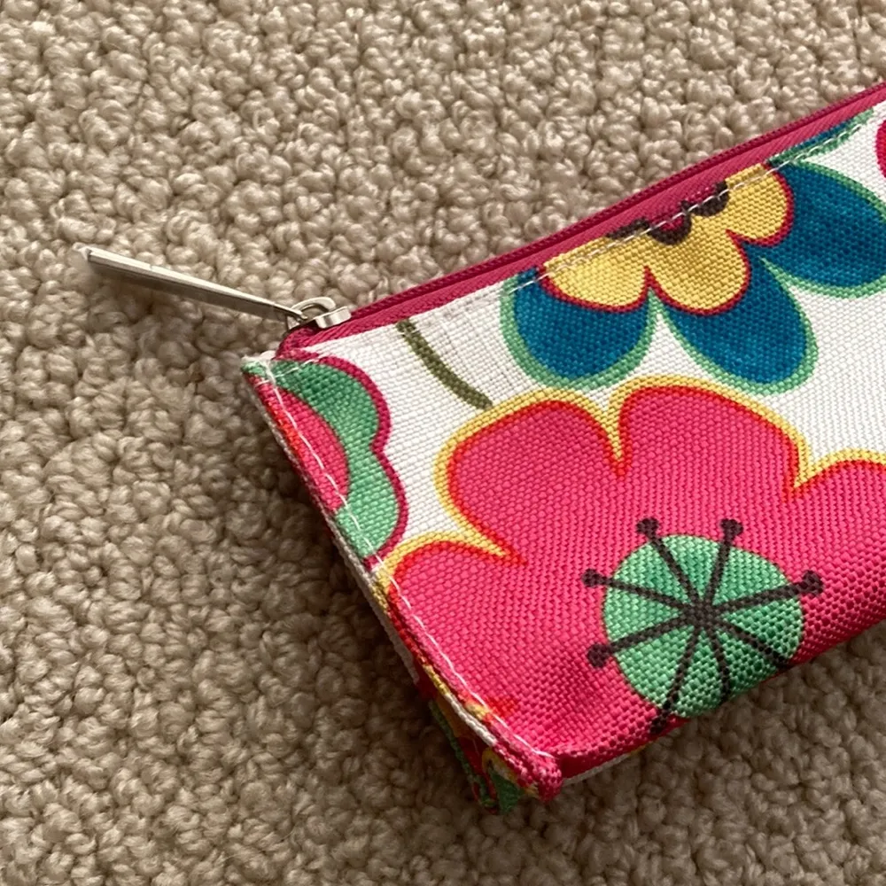Clinique Floral Small Pouch Mini Zipper Bag Flowers Pink Red White Like New - Image 3