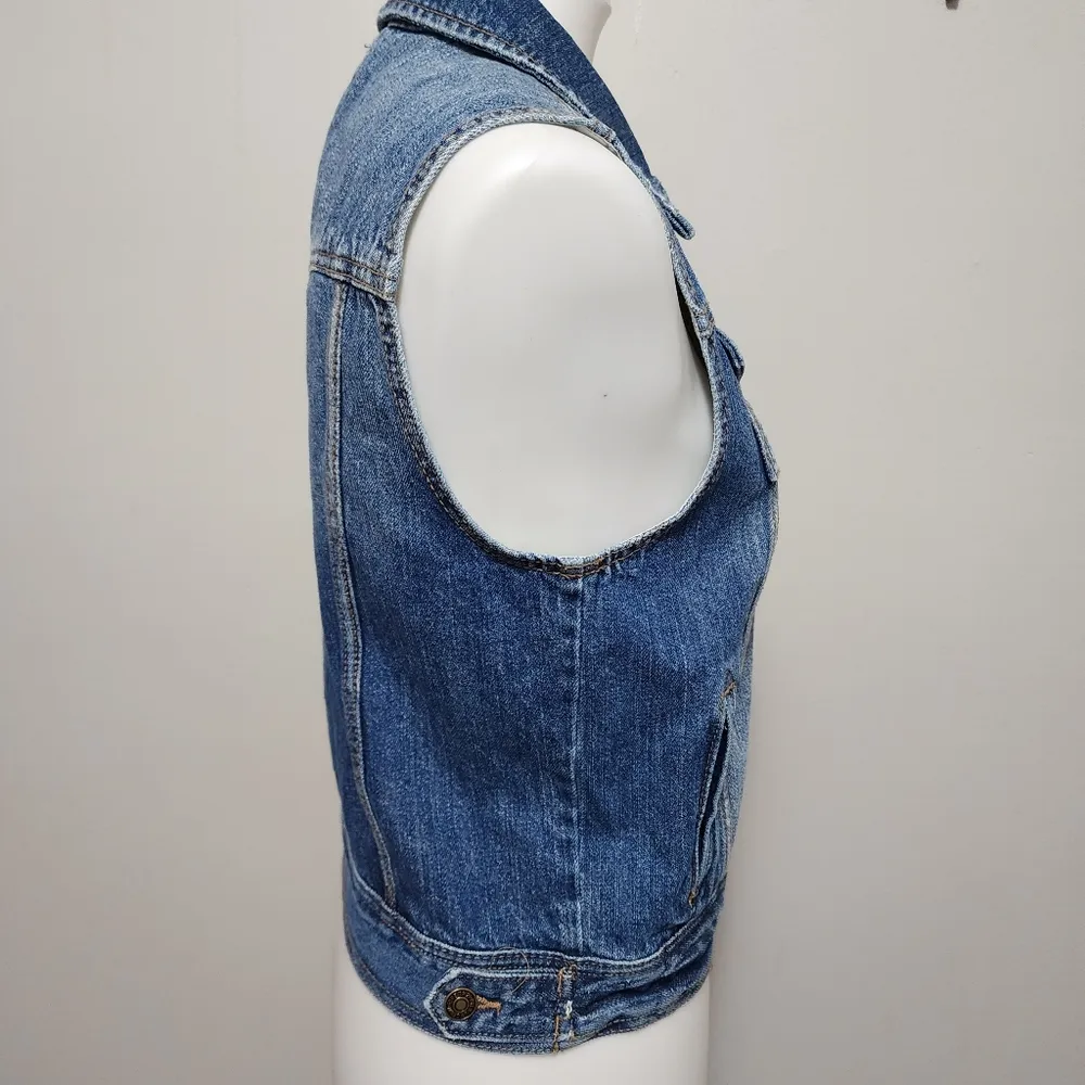 Forever 21 blue distressed denim vest size small - Image 2