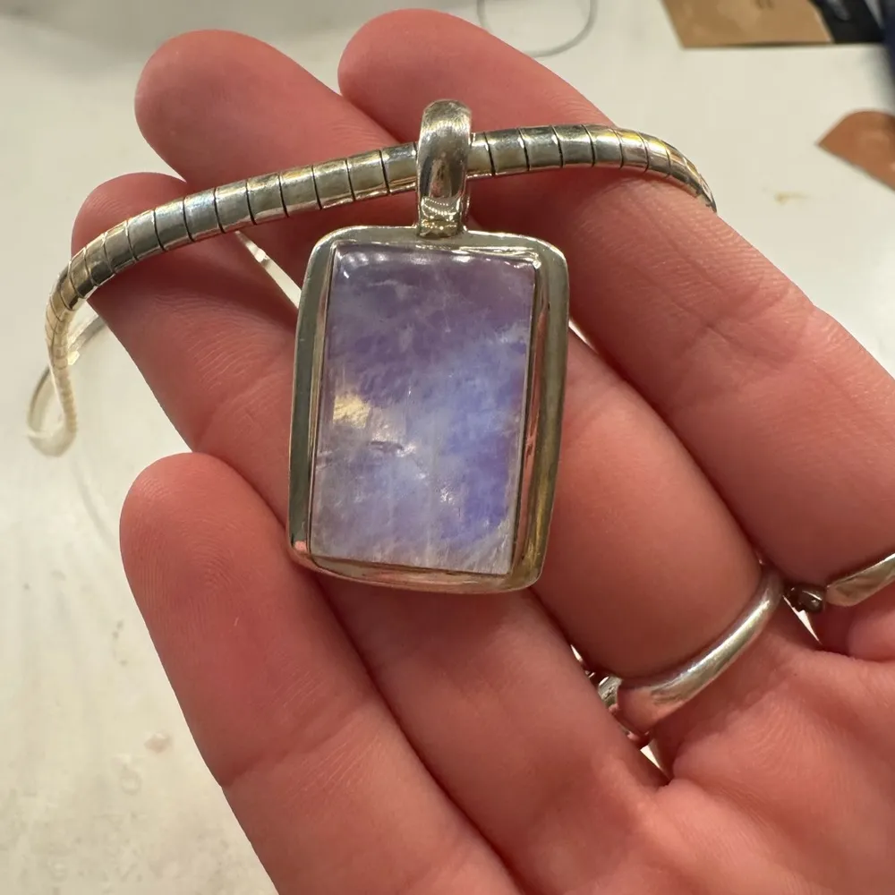 Elegant Silver Serpentine Pendant Necklace - Image 4