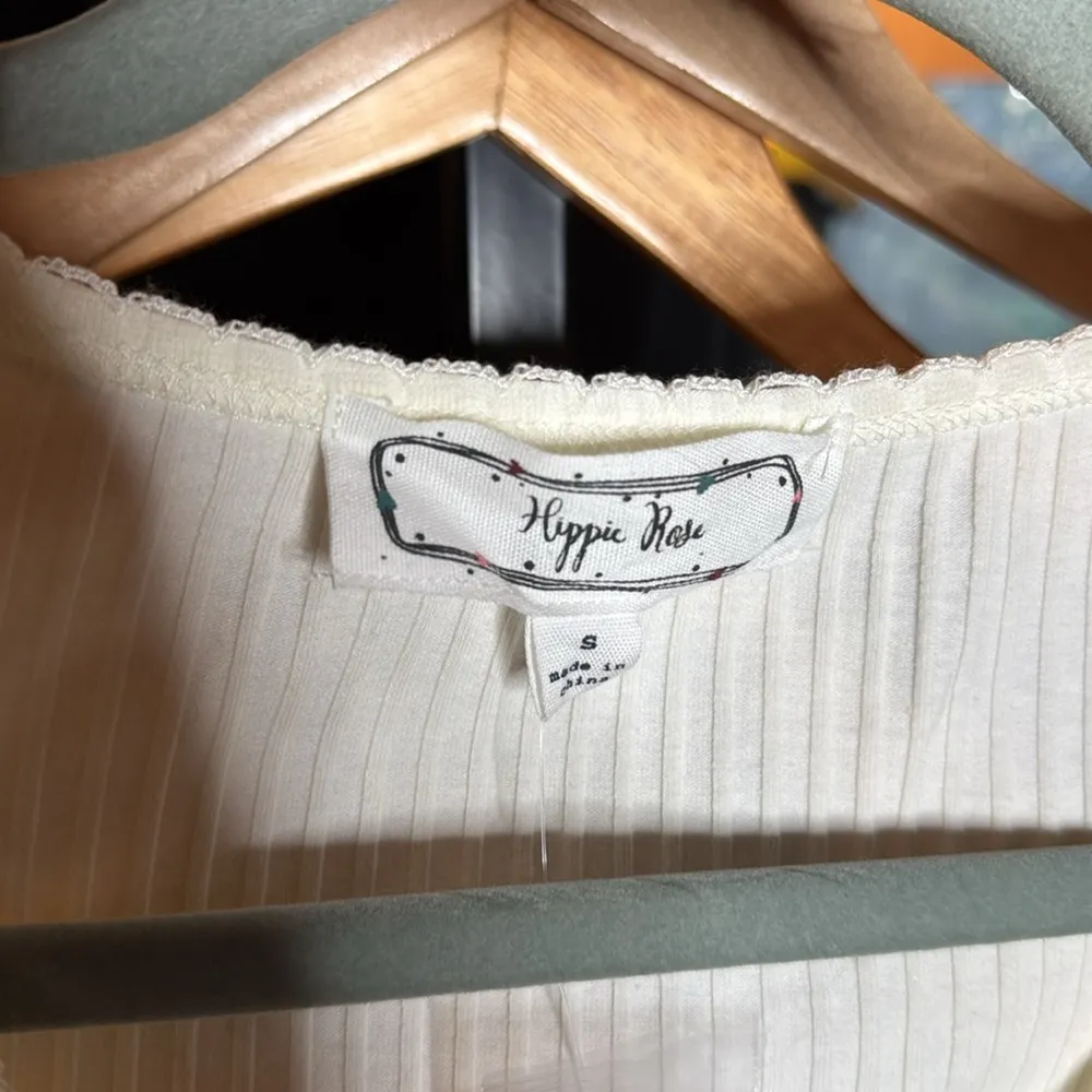 NWT Hippie Rose Ivory Juniors' Knit Henley T-Shirt Size Small - Image 2