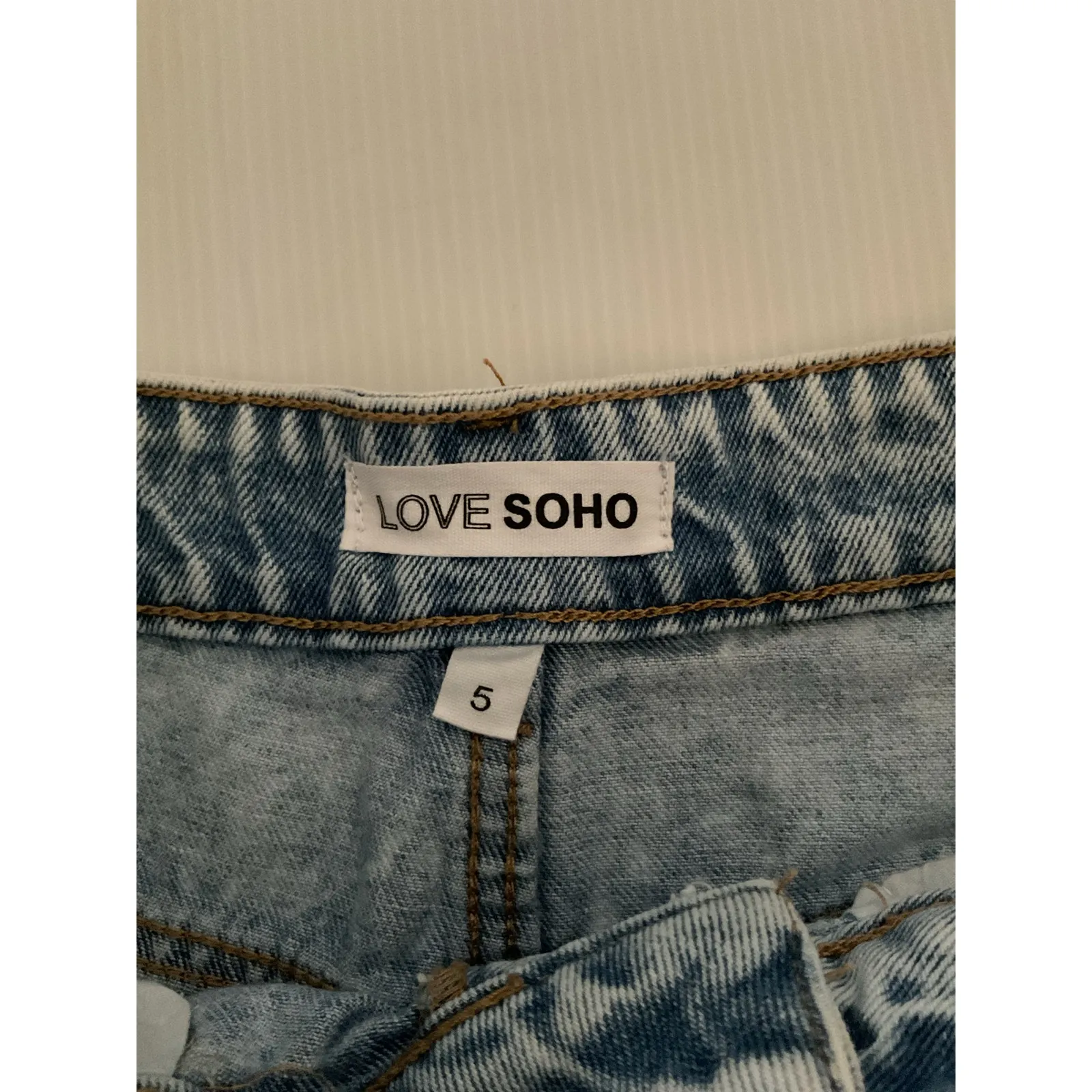 Love Soho Denim Women’s Baggy Bermuda Shorts Size 5 Low Rise Distressed Raw Hem Blue - Image 7