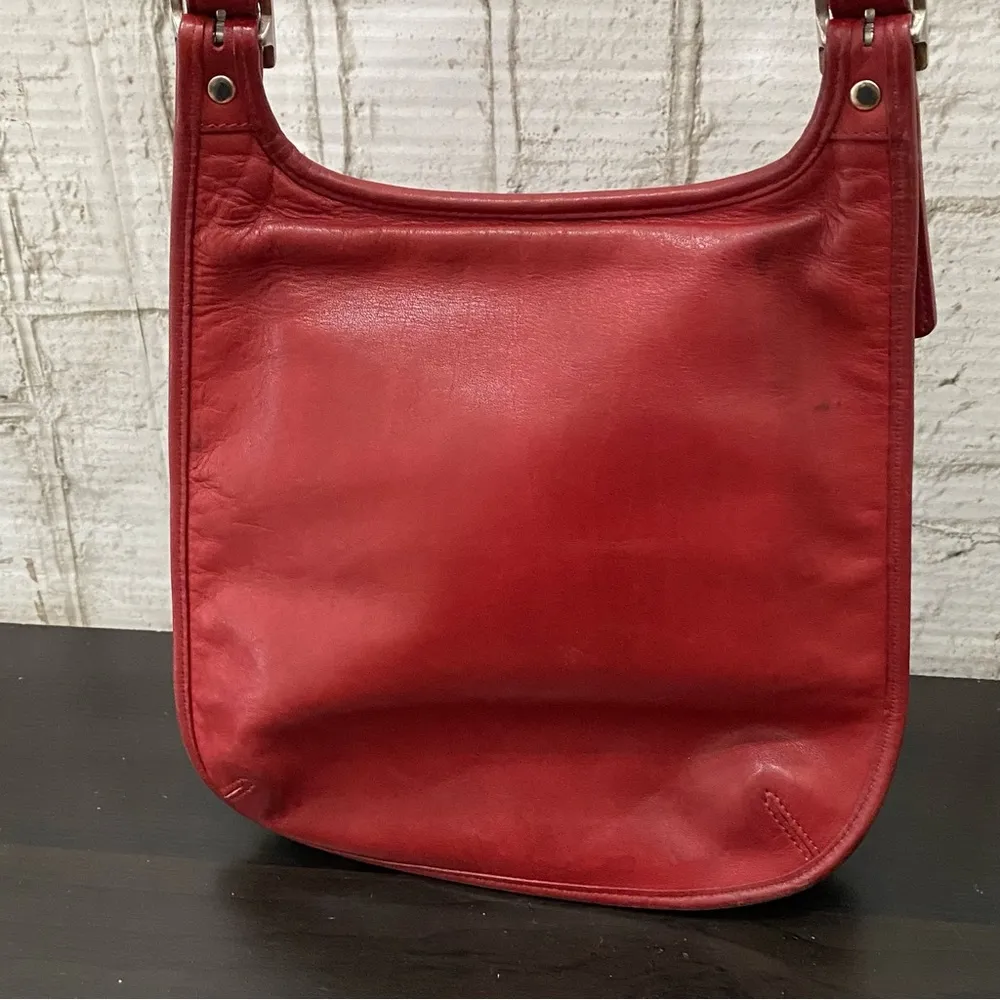 Vintage COACH 9131 Legacy Saddle Red Leather Flat Crossbody Shoulder Bag - Image 4