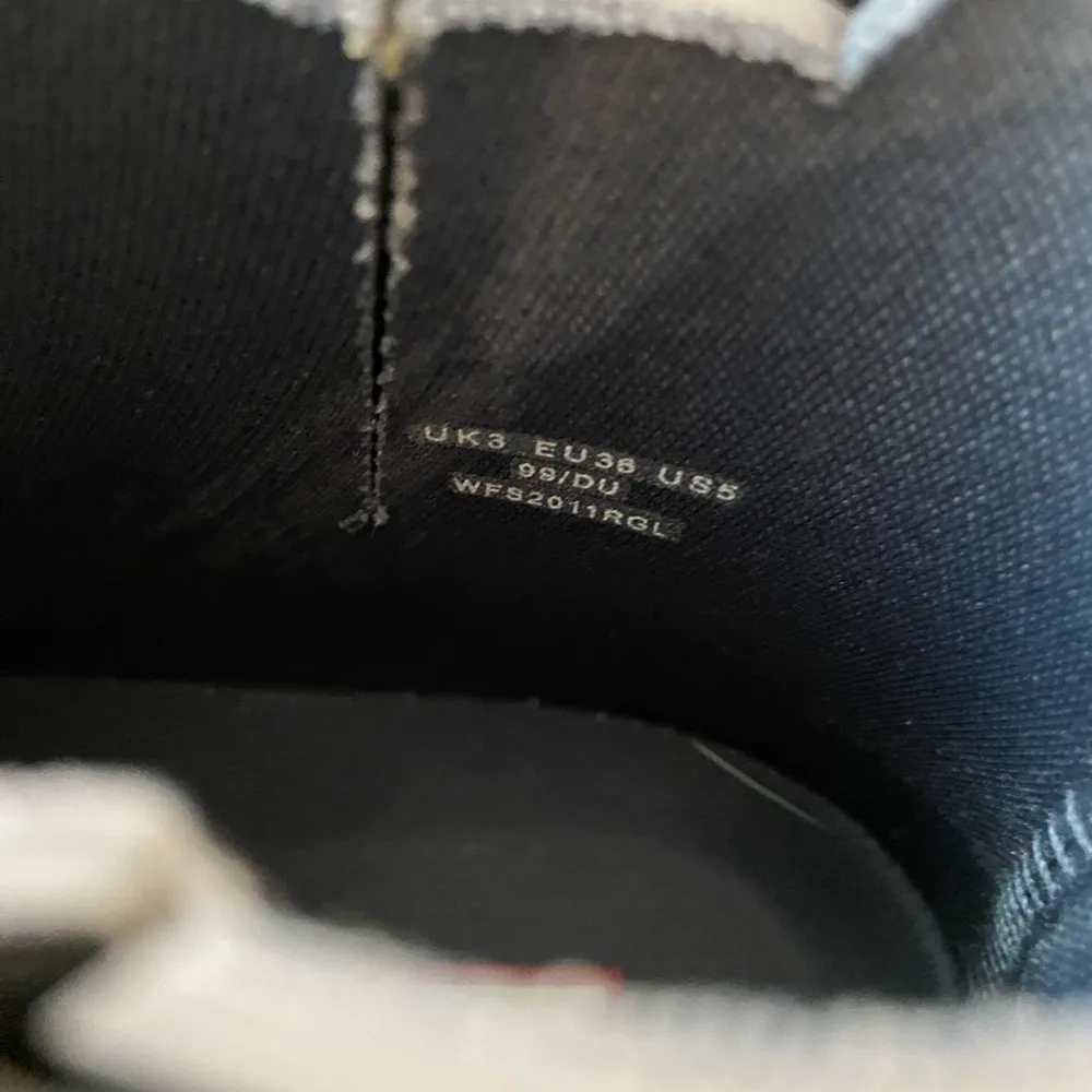 HUNTER • CHELSEA Refined Quilted Gloss Boots Slate Grey $185 size 5 - Image 6