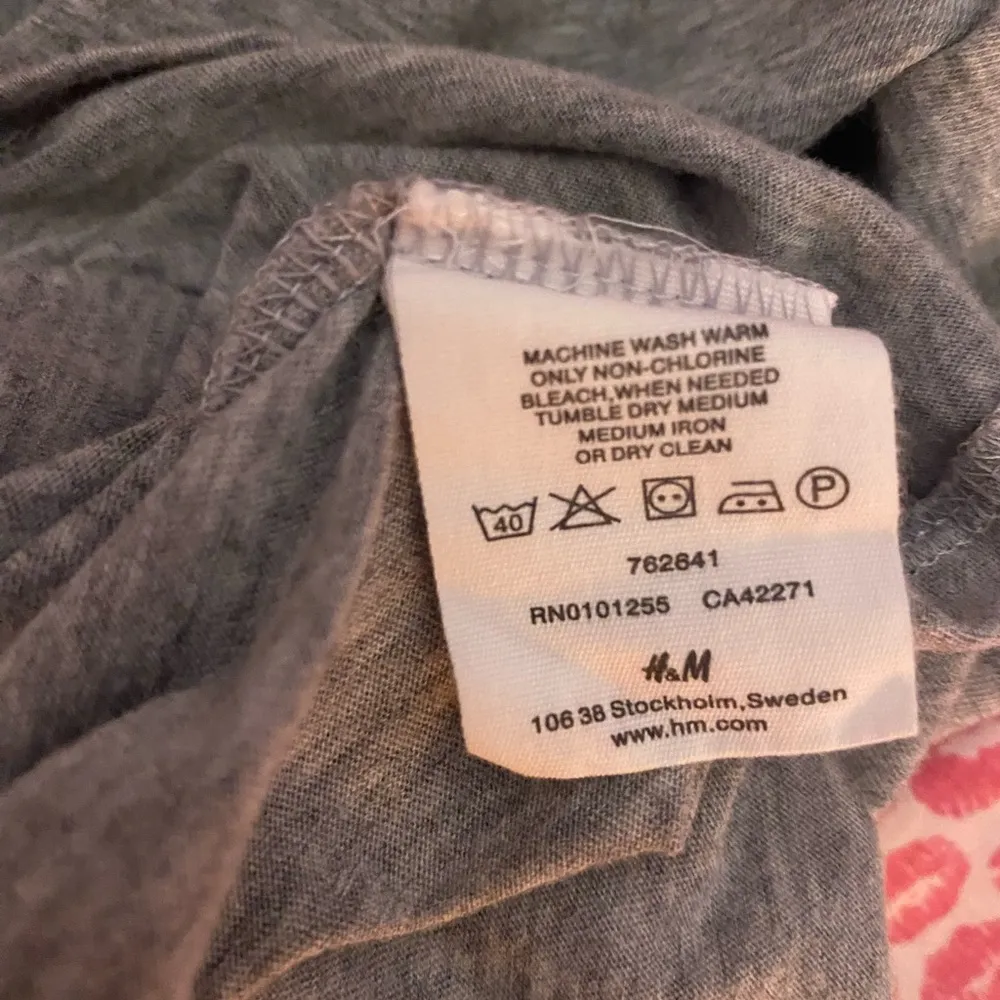 H&M Divided gray long cotton Short sleeve T-shirt size 8 - Image 6