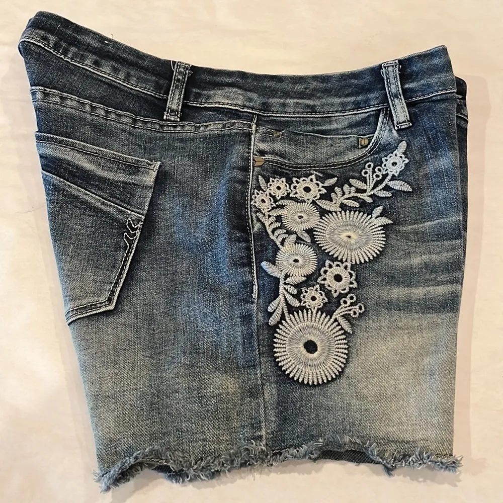 Ban-Jara Shorts Mid Rise Size 28 - Image 8