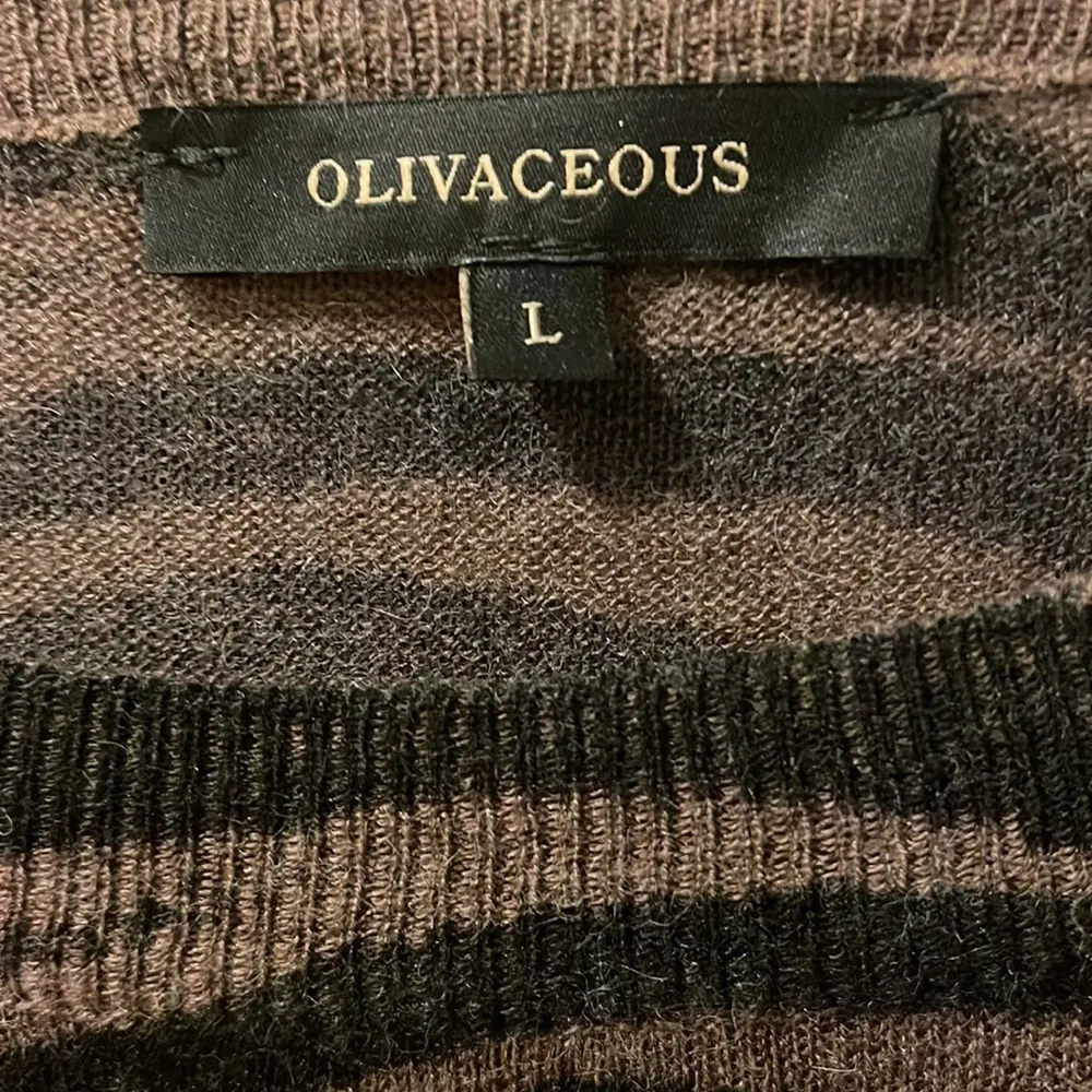 Olivaceous tiger animal print lightweight sweater - Image 2