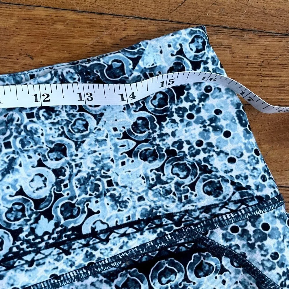 Gaiam white green black design 3/4 cropped athleisure workout leggings size XL - Image 4