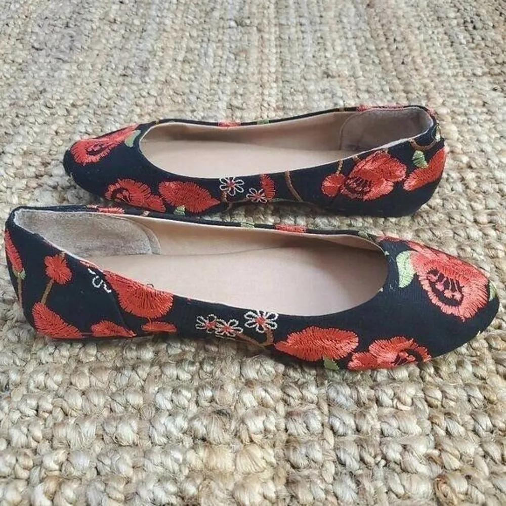 Torrid Womens Shoes Size 5 Black and Red Floral Embroidered Flats Slip On - Image 5