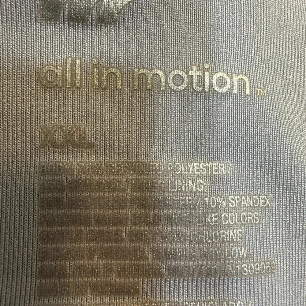 All in motion lavender cropped tank top with built in bra - Image 3