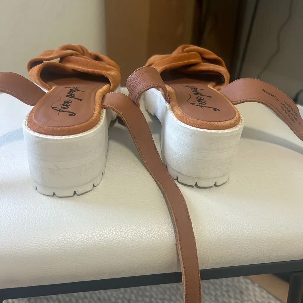 Free People  Essex Tan and White Platform Sandals Revolve - Image 7