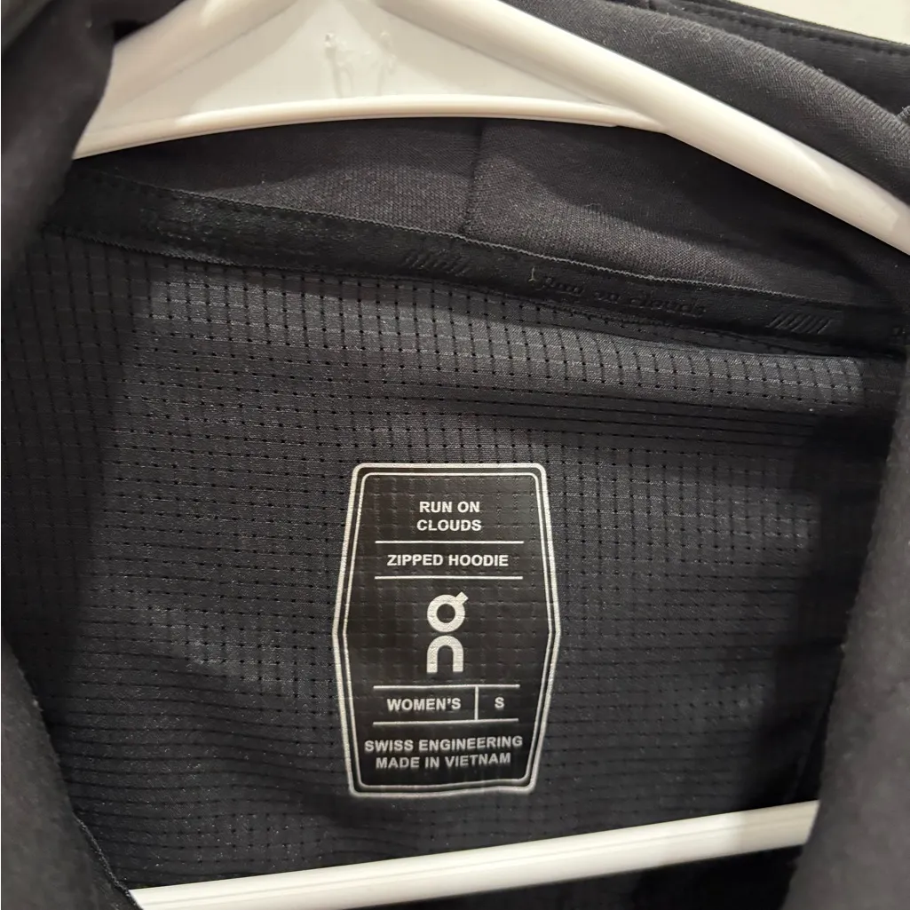 Oncloud Black Women's Hoodie - Image 4