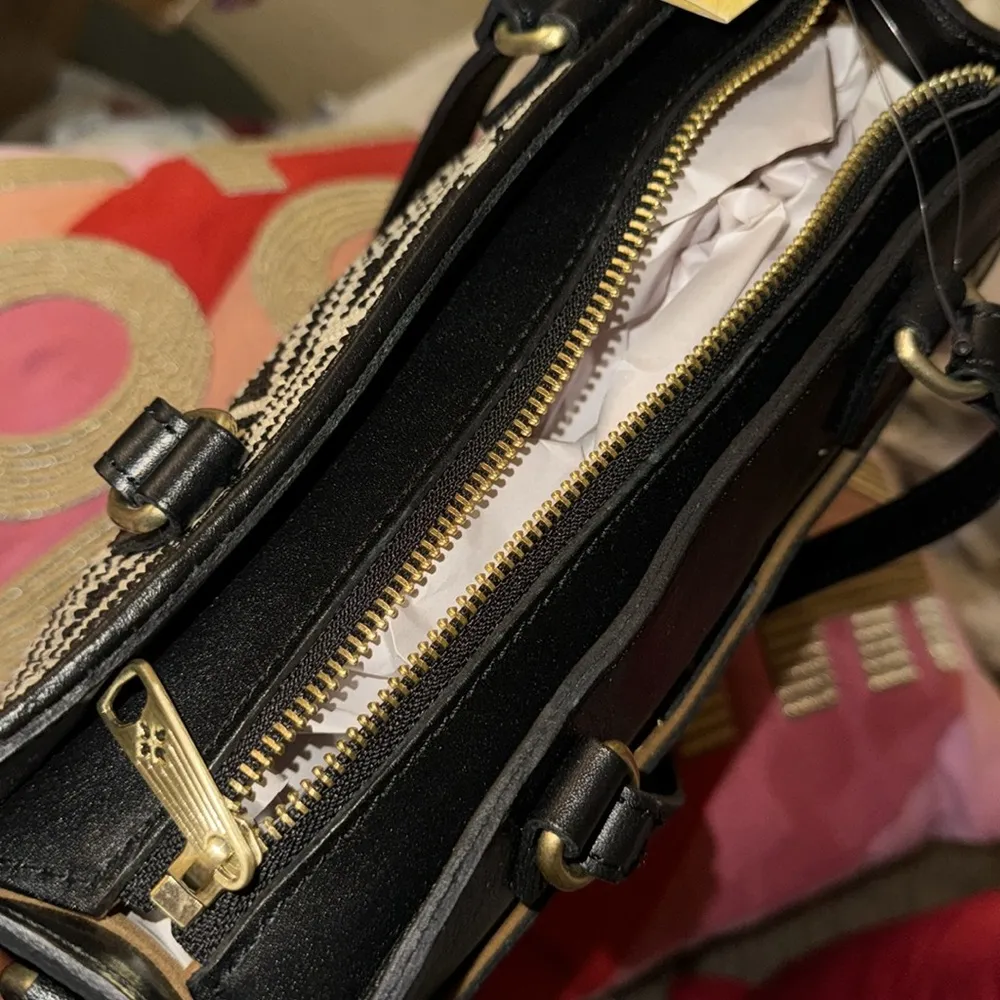 New ❤️ Patricia Nash Leather Ava Medium Tote with Crossbody Strap - Image 4