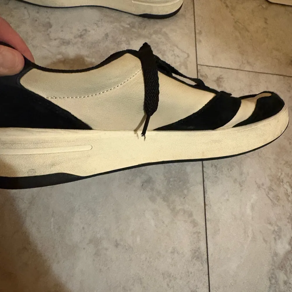 x Keds The Court Sneakers in Black/Cream - Image 8