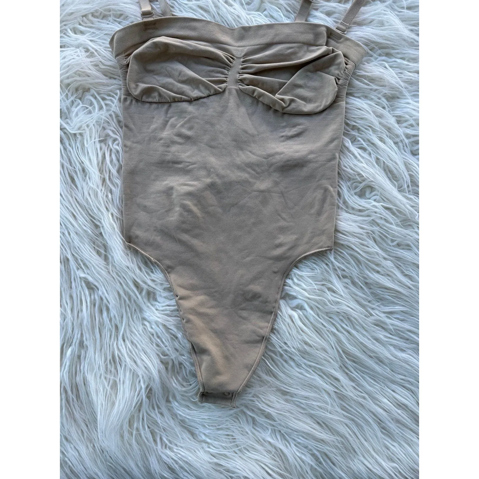 Skims Seamless Sculpt Strapless Thong Bodysuit Clay  
Size 2XL - Image 4
