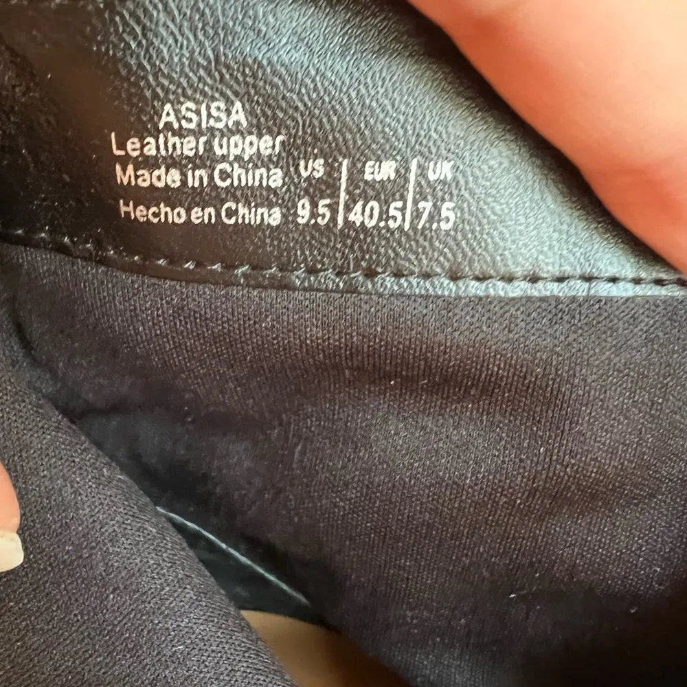 NWOB Crown Vintage Women 9.5 Asisa Buckle Side Zip Moto Style Leather Booties - Image 2