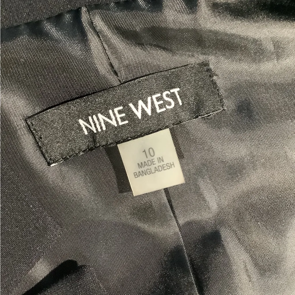 Short black blazer -EUC 🌺 - Image 8