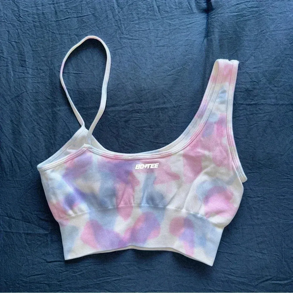 Bo + Tee Evolve Seamless
Asymmetric Crop Top Tie Dye XS - Image 4