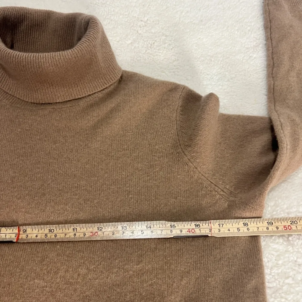C by Bloomingdale’s cashmere turtleneck sweater M Tan Size M - Image 7