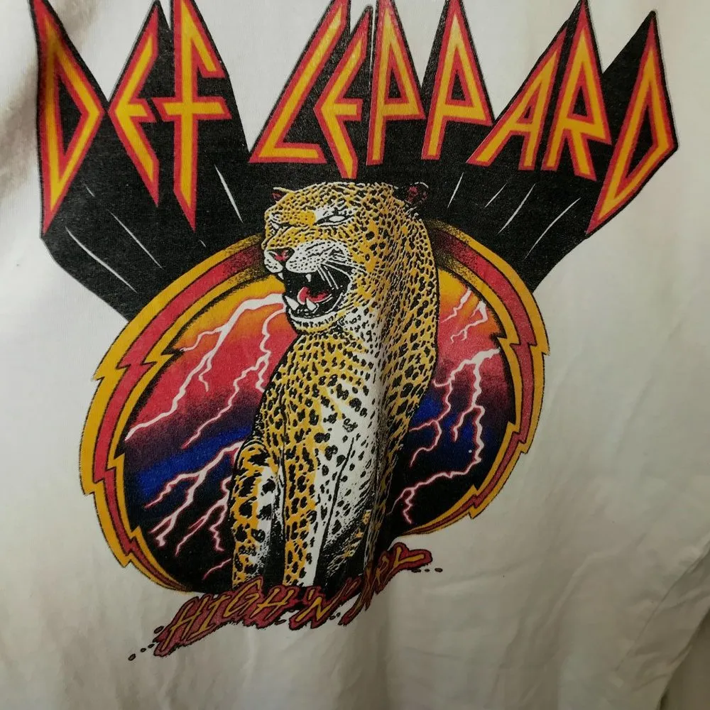 Def Leppard T Shirt Rock Band Cheetah Graphic Tee Long Sleeve Cotton Blend L - Image 8