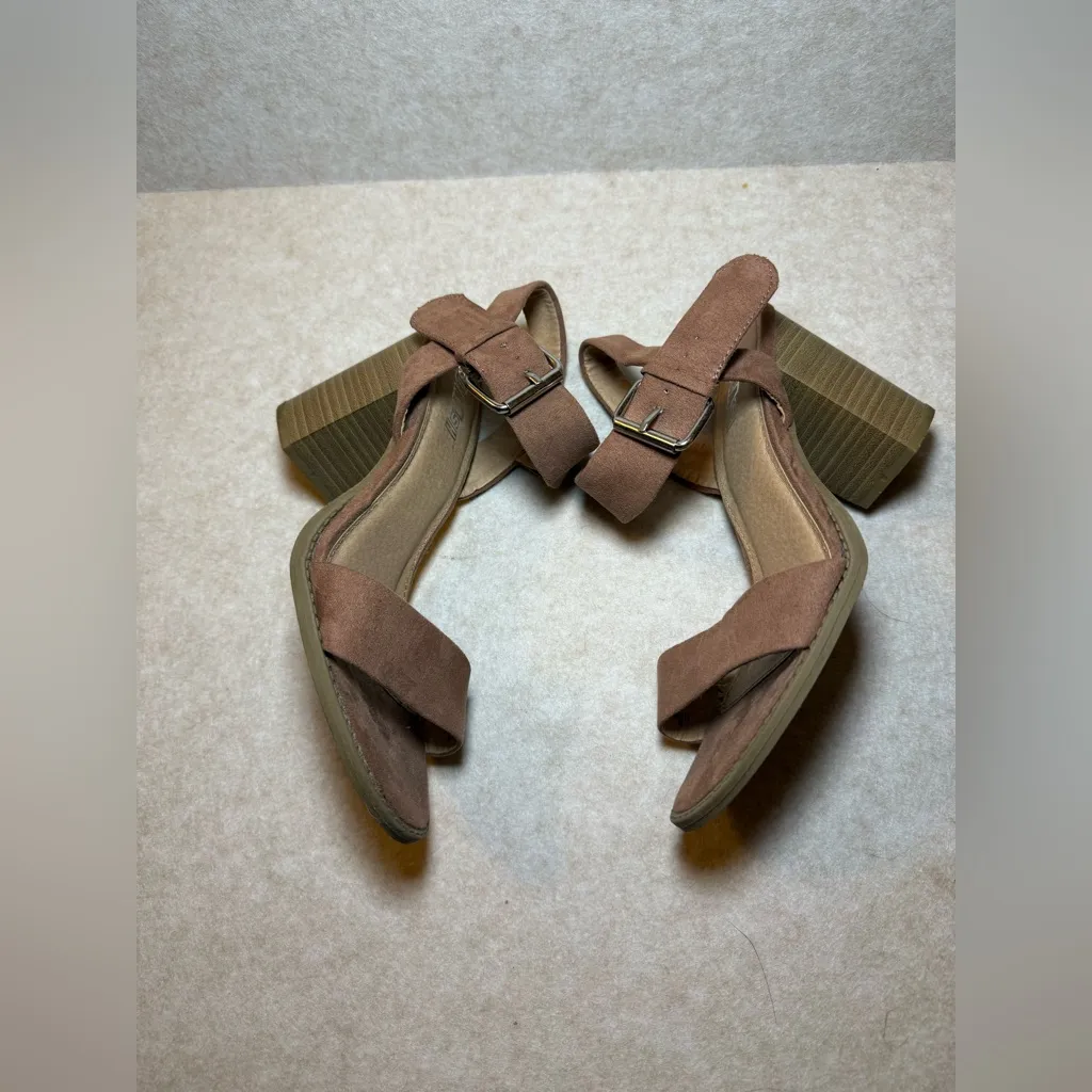 Brash Storm Women Block Heel
Sandal Tan Mauve Faux Suede Size 7W - Image 6