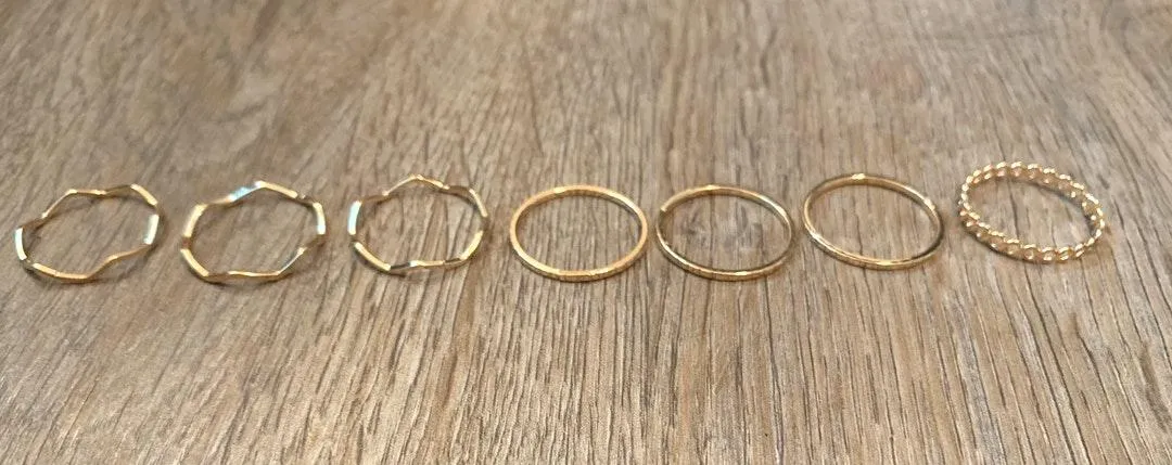 Boohoo 7 Piece Gold Ring Set - Image 3
