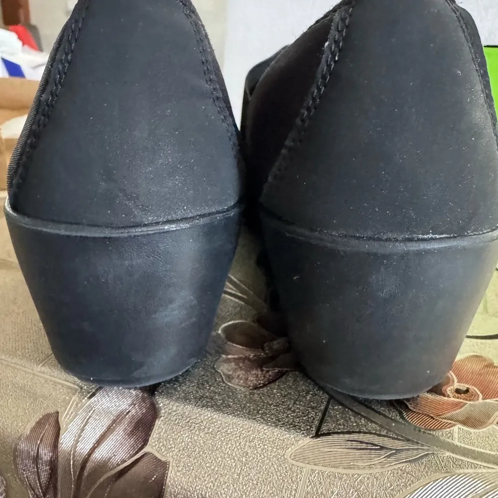 CROCS Black Wedge Shoes with Elastic Straps - Image 9