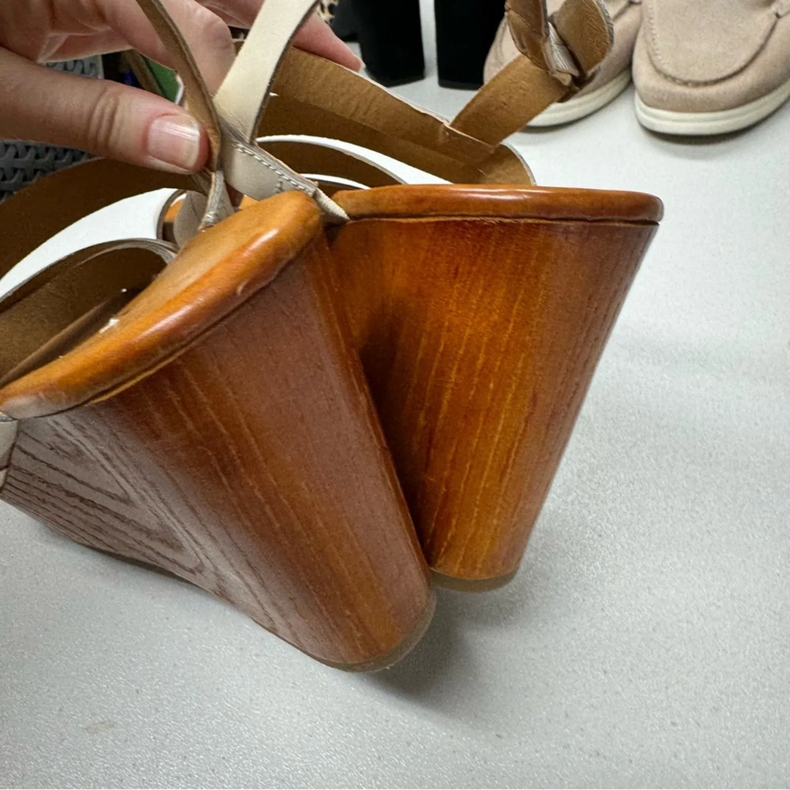 Lucky Brand Cream Faux Leather Strappy Wedge Sandals Womens 9 Beachy Summer - Image 4