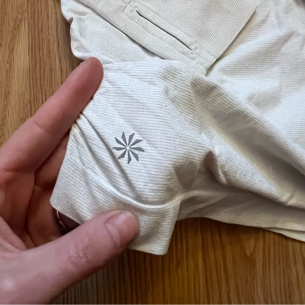 Athleta Top Womens XS White Speedlight Long Sleeve Side Ruched Active Athletic - Image 3