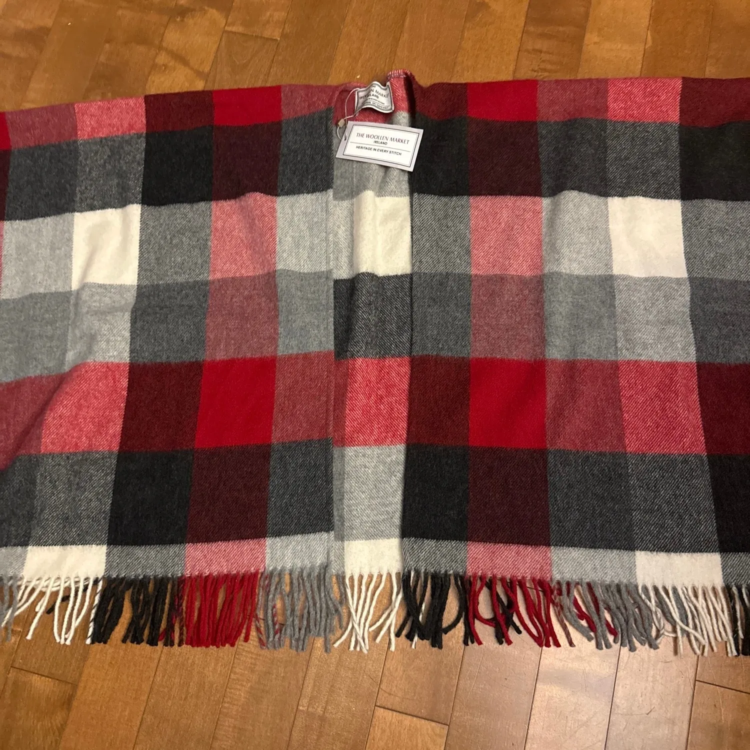 NWT 2010s Irish Lambswool Tartan Cape Scarf Woollen Market Ireland Small - Image 11
