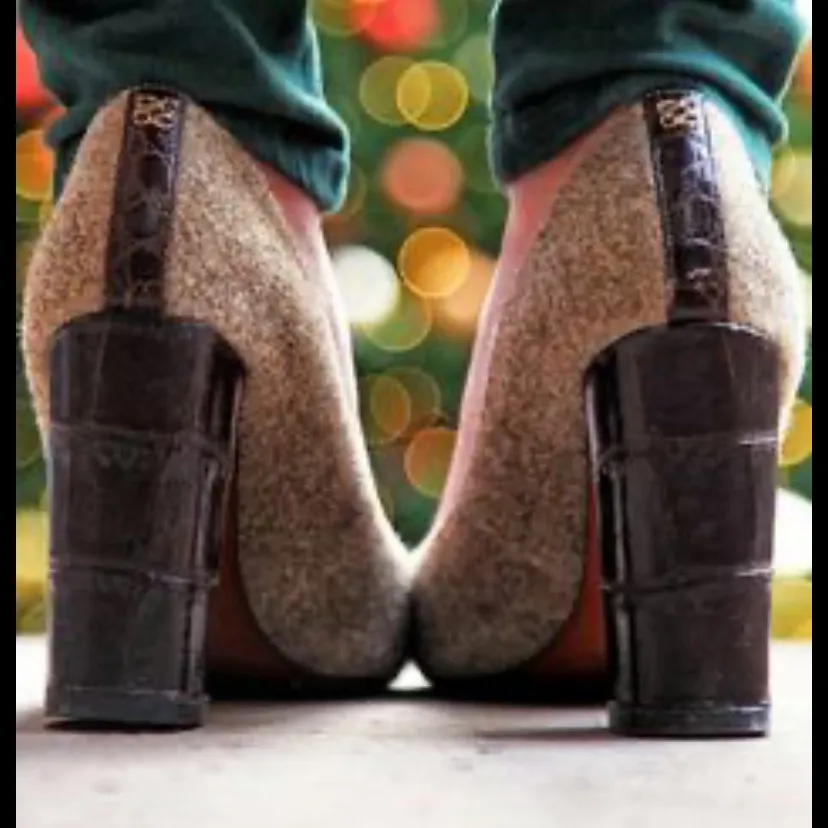 Coach
Sandbordeaux Felt Croc Pump Heel formal classic  fall round toe logo $250 - Image 3