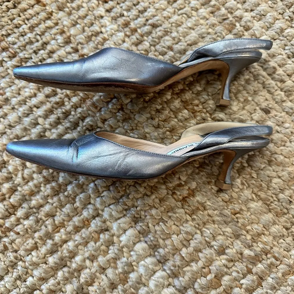 Manolo Blahnik Carolyne 50 Pointed Toe Slingback Pumps Sz 38 Pewter Leather - Image 5