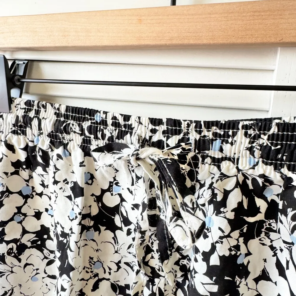 Jessica Simpson Black Floral Summer Shorts - Medium - Image 4