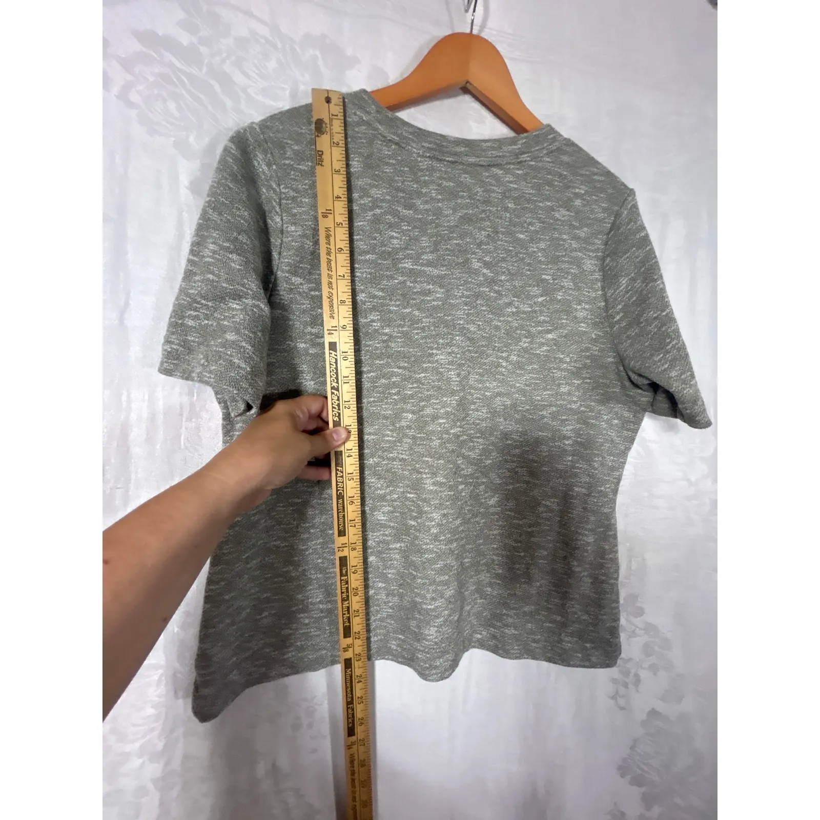 Duluth T Shirt Sweatshirt Large Gray Green Textured Creme de la Hem Untucked - Image 8