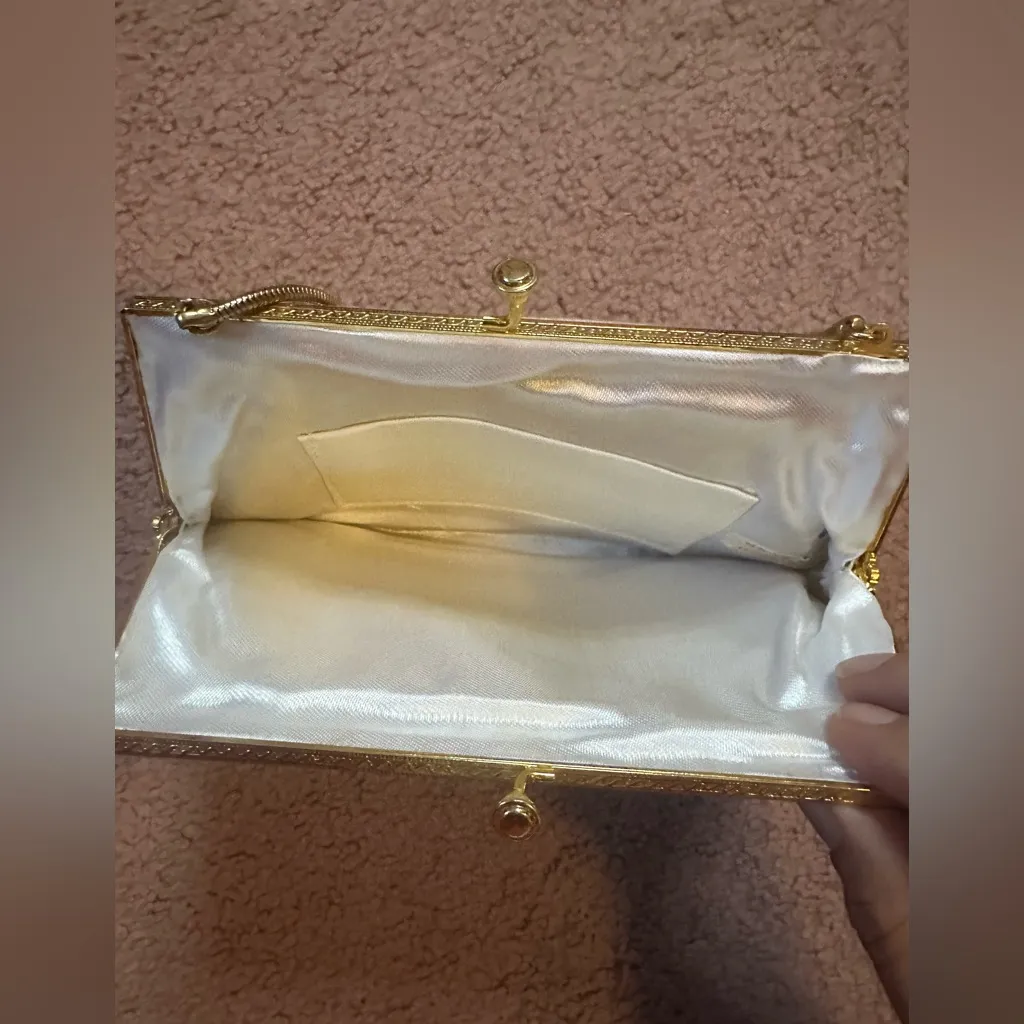 Vintage Petit Point Floral Needlepoint Purse Handmade Squeaky Clean Hong Kong Gold - Image 9