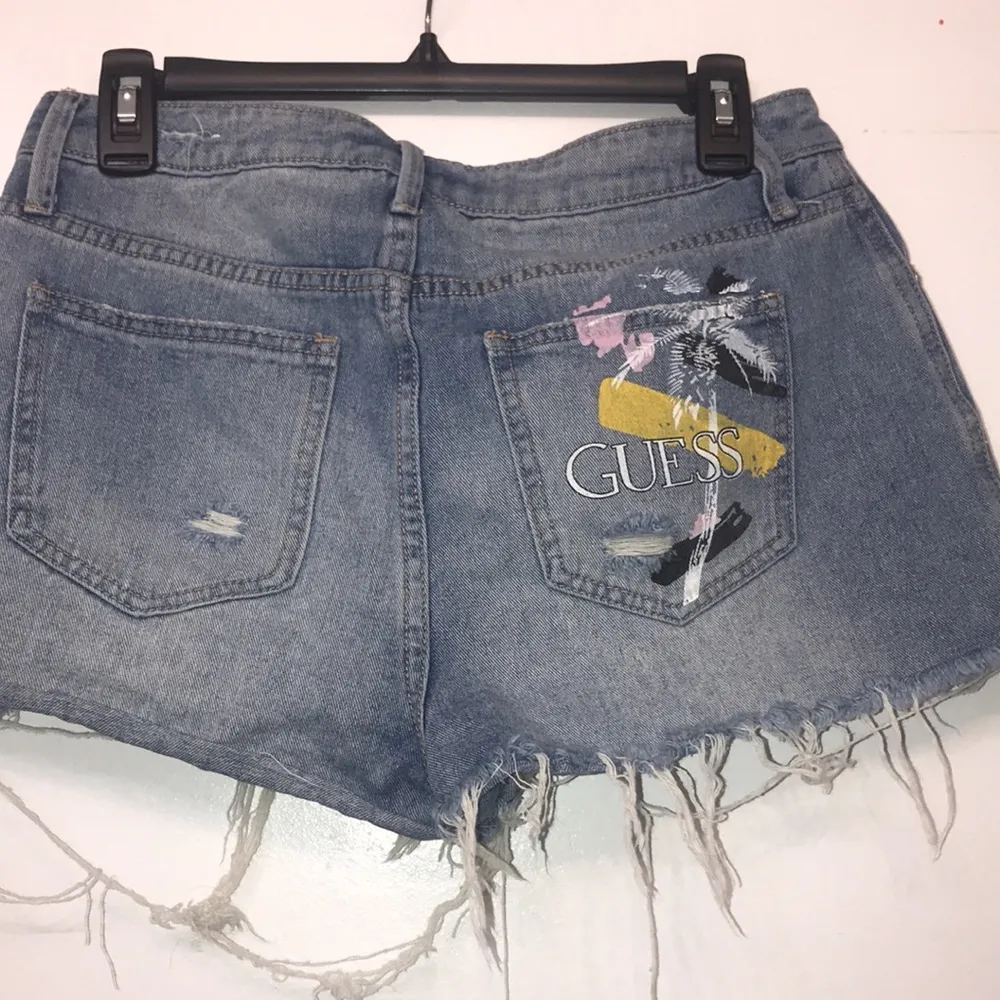 Summer Guess Shorts “Chase the Sun” size 26 - Image 6