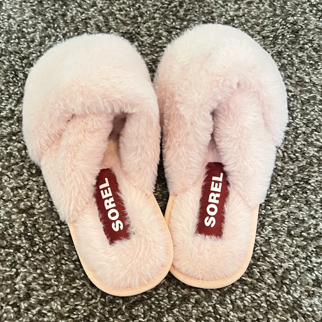Sorel Soft Pink Fur Plush Slippers - Image 3