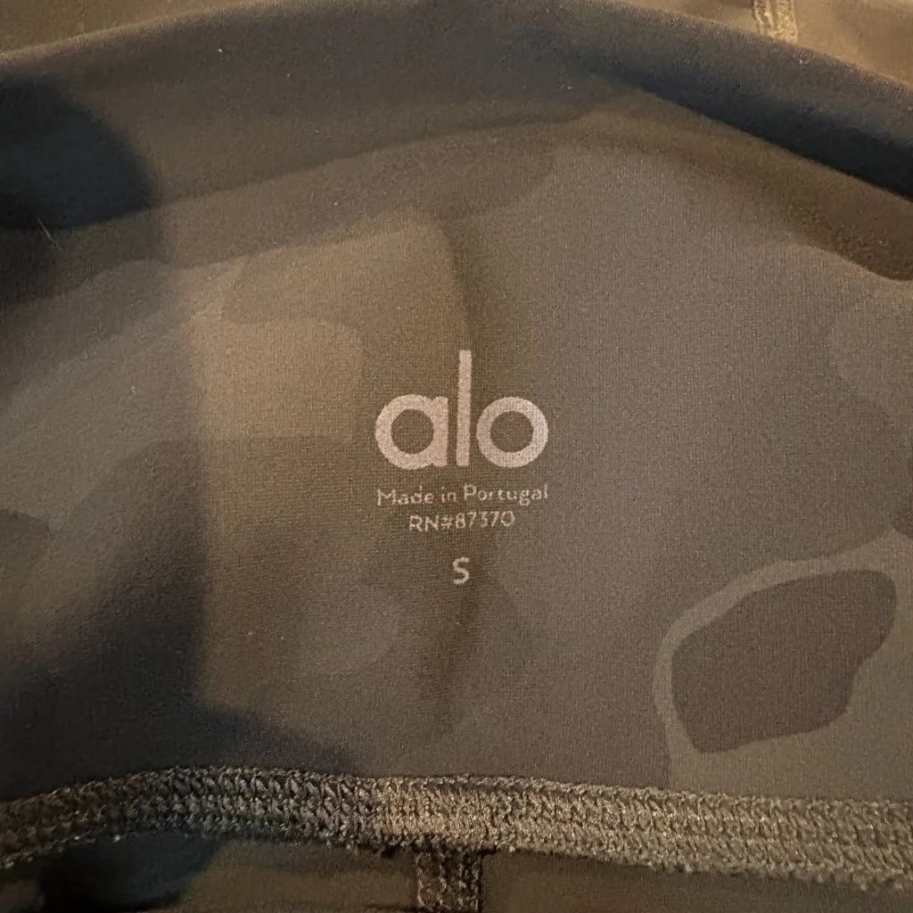 Alo Yoga High-Waist Camo Vapor Legging in Black Camo - Image 6