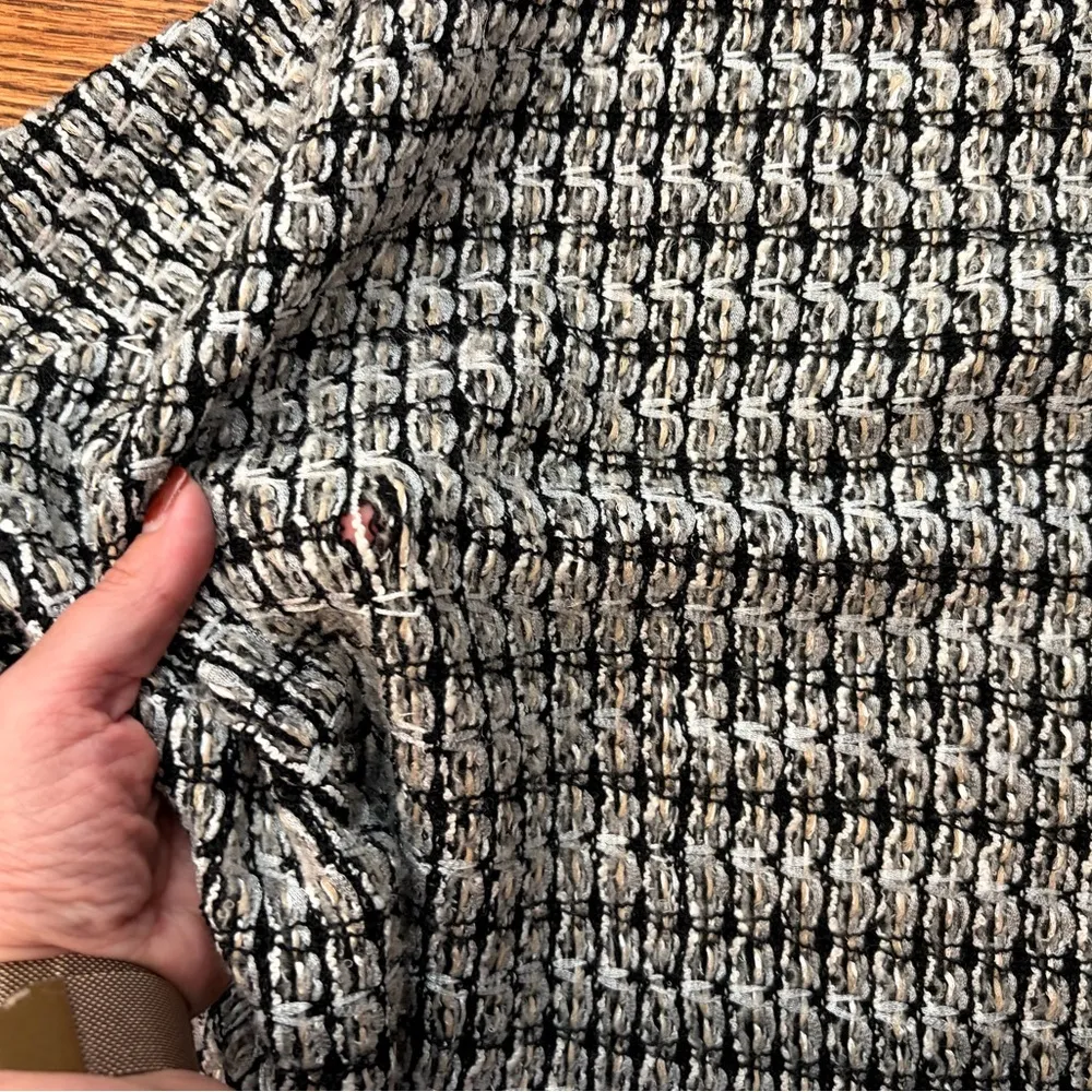 St. John Windsor Knit Pencil Skirt Hematite Multicolor
Size: 14 - Image 11